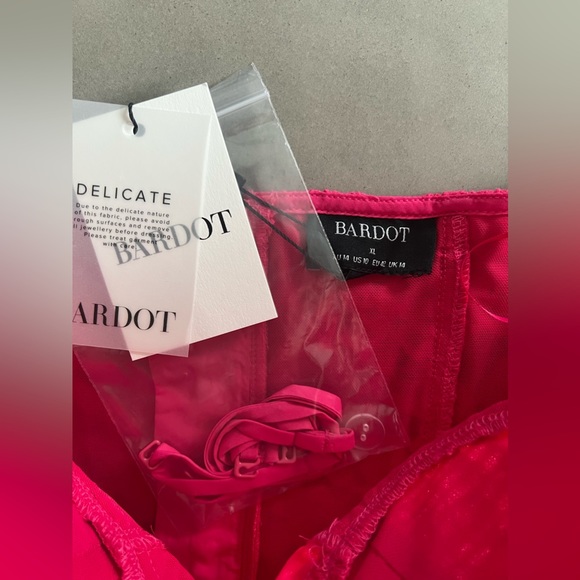 Bardot Oskar Lace Bodysuit in Hot Pink in XL - Picture 7 of 10